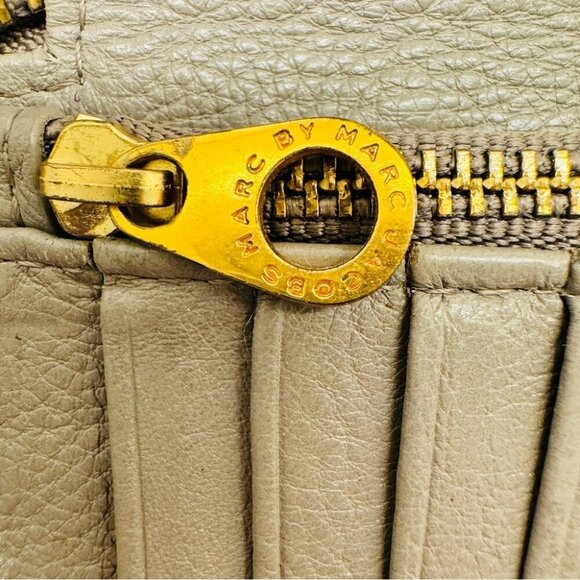 Marc by Marc Jacobs Wristlet Wallet Cell Phone Coin Tan Leather Full Zip Closure - Picture 13 of 15